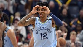 ▲莫蘭特（Ja Morant）在哈登面前投進後撤步三分。（圖／美聯社／達志影像）