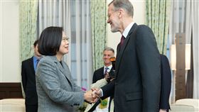 總統蔡英文接見「美國在台協會台北辦事處處長酈英傑」　圖／總統府提供
