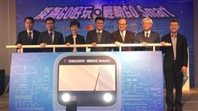 萬事達卡攜淡海輕軌 打造無現金智慧交通生活圈萬事達卡與淡海輕軌15日宣布，打造北台灣第一個應用創新支付科技串連交通與消費的無現金智慧生活圈。中央社記者劉姵呈攝 109年1月15日