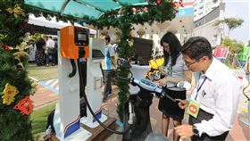 中油智慧綠能加油示範站　台南前鋒站啟用（2）台灣中油首座多元電力供應及儲能系統的智慧綠能加油站台南前鋒示範站14日正式啟用，站內設有充電樁，可提供電動機車充電。中央社記者張榮祥台南攝　108年2月14日