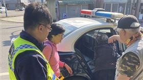 金山,路倒,老婦,停車場,M-Police,人臉辨識系統。(圖/警方提供)