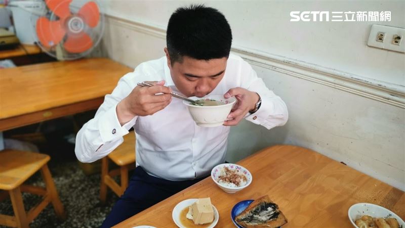 顏寬恒敗選後首現身　一句話透動向