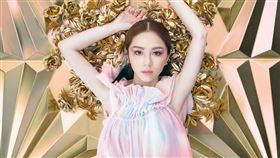 鄧紫棋笑稱養金魚比較安靜。（圖／翻攝自鄧紫棋臉書）