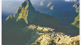 看見天堂南美鏡像攝影展將登場（2）中央大學資訊管理系副教授粟四維15日起將在新莊客旅人文藝術館舉辦「看見天堂南美鏡像」攝影展，作品主要呈現南美洲的秘魯與玻利維亞等印加文明。圖為秘魯馬丘比丘山間景致。（劉戀文化基金會提供）中央社記者黃旭昇新北市傳真  106年10月13日