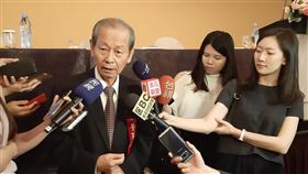 陳寶郎：石化產品價跌需求降　美中應談和台塑石化董事長陳寶郎31日在股東會後表示，今年石化產品乙烯供給大增，造成價格下跌，加上美中貿易戰造成市場需求下降，全球經濟成長率下降，若美中不儘快談和，影響將會持續。中央社記者潘智義攝　108年5月31日