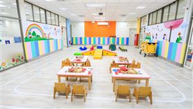 台中大里公托中心開幕　走運動風特設幼幼跑道台中市大里區首座公設民營托嬰中心15日開幕，將收托0到2歲的52名嬰幼兒，是首座擁有幼幼跑道的公托中心。中央社記者郝雪卿攝　109年1月15日