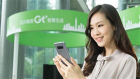 圖／亞太電信提供,滑手機