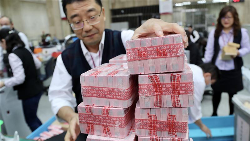 換新鈔開跑　央行備妥5735億新鈔