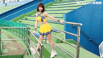 峮峮繃奶登日雜封面　日粉暴動求包團