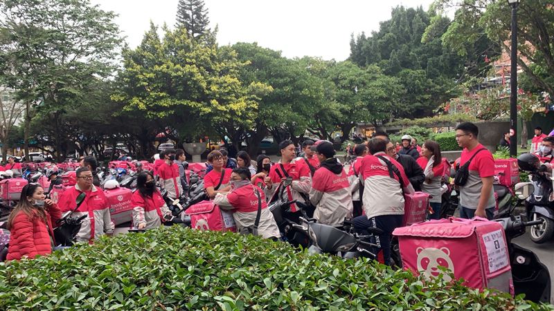 外送員控減薪2成！過年爆單沒人要送