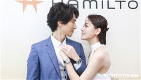 前「黑澀會」美眉小蠻（王承嫣）與大7歲的演員邵翔穩定交往七年，成功度過「七年之癢」兩人越久越相愛，今（16日）情侶檔同框出席瑞士知名鐘錶品牌HAMILTON新品上市記者會（記者林士傑攝影）