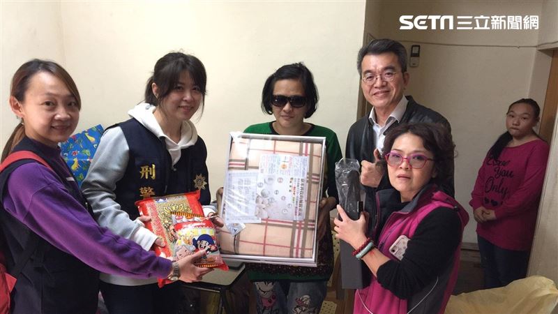 刑事局宣導防詐騙　送暖贈白米三千包