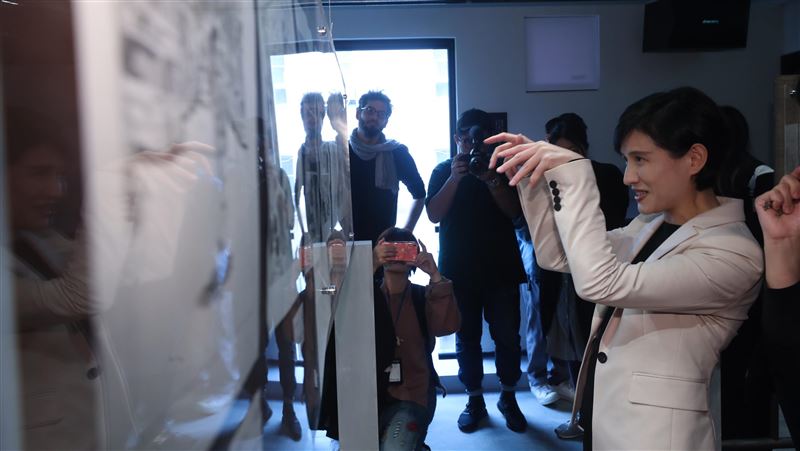 天橋上的魔術師圖像展　不同維度藝術