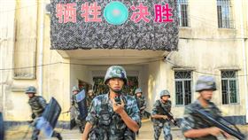 血腥鎮壓暖身？港人襲中聯辦後　解放軍「廣東反暴恐」演訓
圖翻攝自中國人民解放軍陸軍第74集團軍官方微博（鋼鐵先鋒號）微博