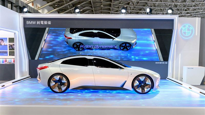 純電藝術　BMW化身當代藝術