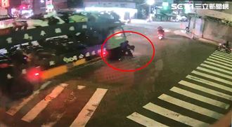 內輪差釀禍？騎士遭捲進車底輾斷腳