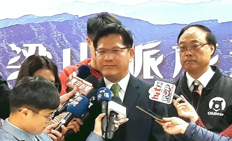 白牌運將成防疫漏洞　林佳龍做此保證