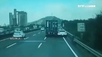 搶快超車釀禍　卡貨櫃護欄間險成夾心