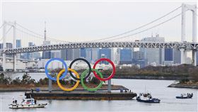 ▲東京台場海上豎立奧運五環。（圖／美聯社／達志影像）