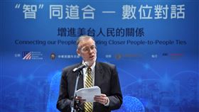 酈英傑：盼台灣樹立民主國家傑出榜樣「『智』同道合–數位對話」論壇第4場：增進美台人民的關係」17日在台北松山文創園區登場，美國在台協會（AIT）處長酈英傑（William Brent Christensen）致詞時再次恭喜台灣順利完成大選，並希望台灣持續為其它追求民主、繁榮並致力於提供人民一條更好道路的國家，樹立傑出榜樣。中央社記者王飛華攝　109年1月17日