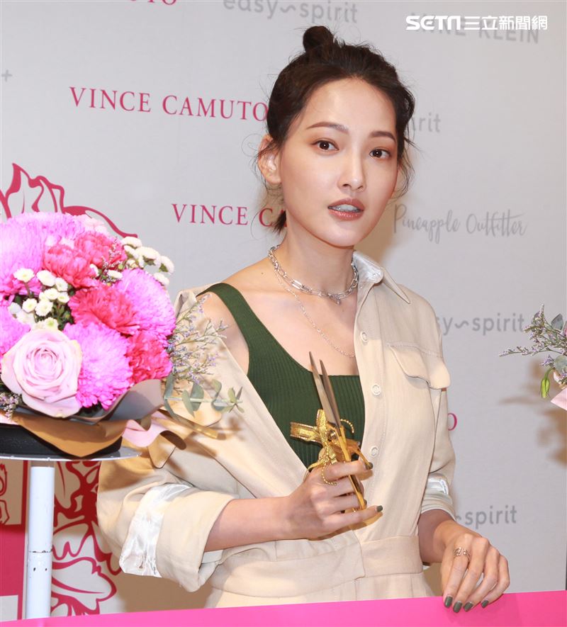 林映唯展現時尚穿搭豪氣替粉絲買單。（記者邱榮吉/攝影）