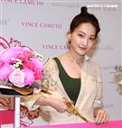 林映唯展現時尚穿搭豪氣替粉絲買單。（記者邱榮吉/攝影）