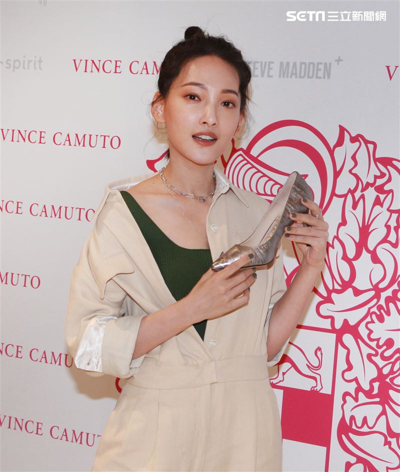 林映唯展現時尚穿搭豪氣替粉絲買單。（記者邱榮吉/攝影）