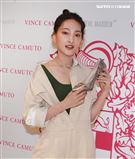 林映唯展現時尚穿搭豪氣替粉絲買單。（記者邱榮吉/攝影）