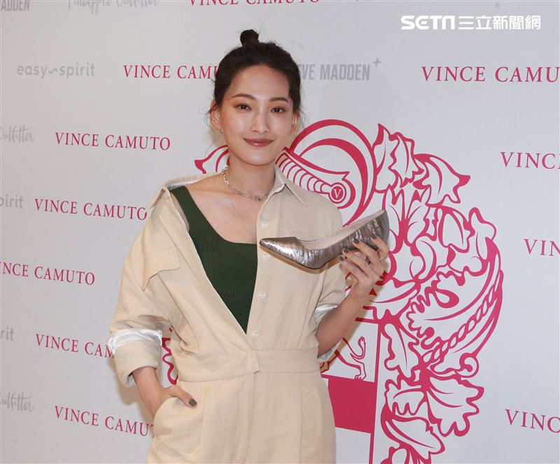 林映唯展現時尚穿搭豪氣替粉絲買單。（記者邱榮吉/攝影）