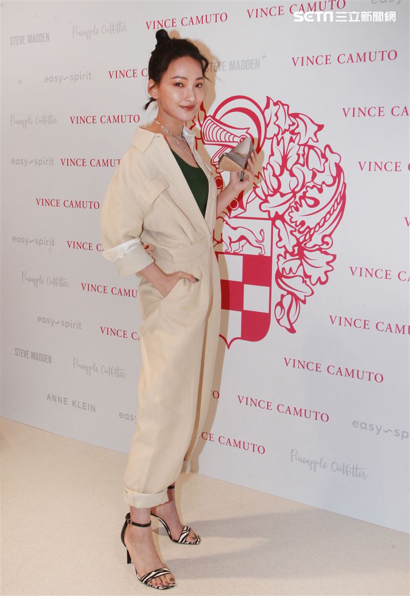 林映唯展現時尚穿搭豪氣替粉絲買單。（記者邱榮吉/攝影）