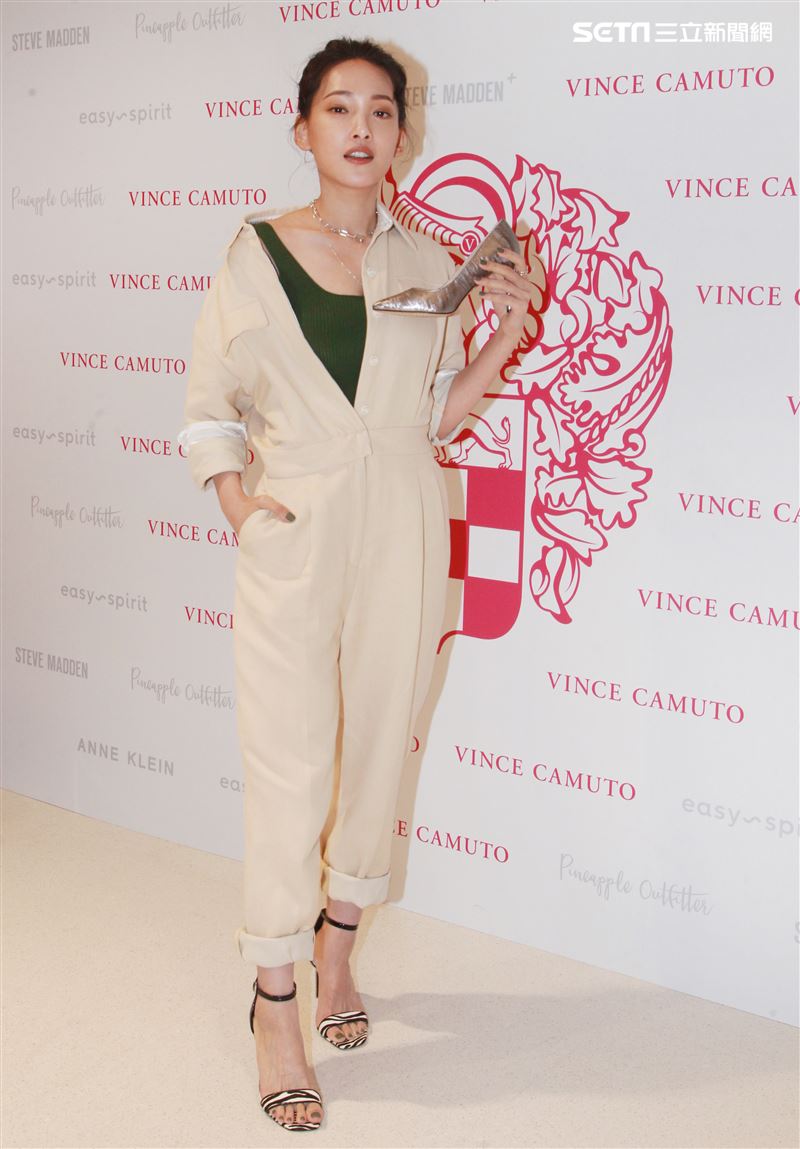 林映唯展現時尚穿搭豪氣替粉絲買單。（記者邱榮吉/攝影）