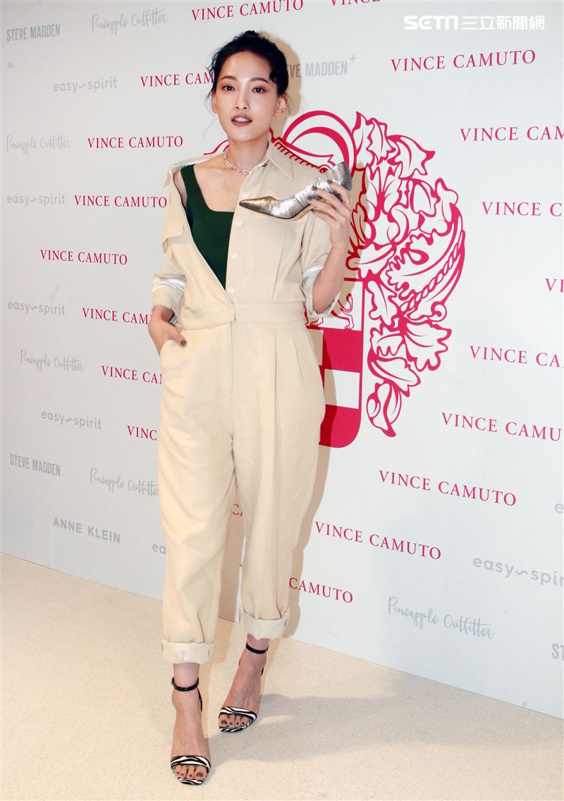 林映唯展現時尚穿搭豪氣替粉絲買單。（記者邱榮吉/攝影）