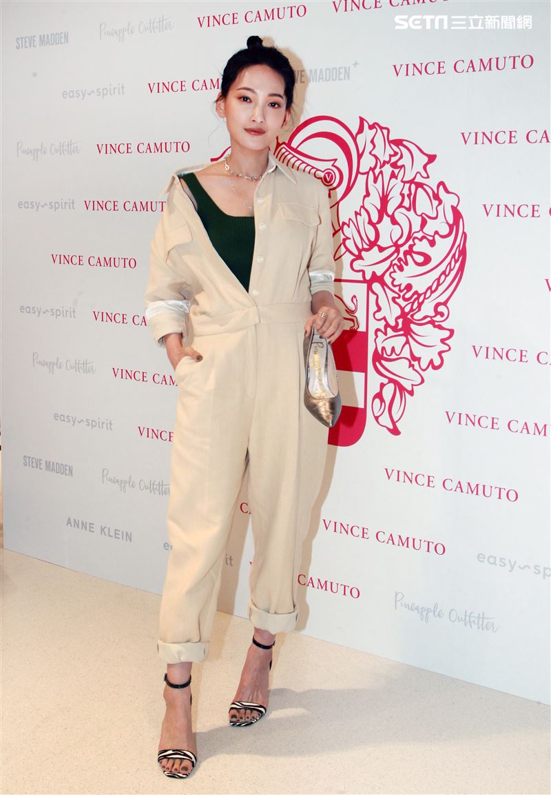 林映唯展現時尚穿搭豪氣替粉絲買單。（記者邱榮吉/攝影）