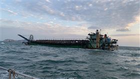 陸違法抽砂船隻判決沒收　將進行拍賣馬祖海巡隊108年10月23日在莒光海域查獲的抽砂船「龍興1399號」，經連江地方法院判決沒收確定，並預定於30日下午2時進行拍賣。（海巡署金馬澎分署馬祖海巡隊提供）中央社　109年1月17日