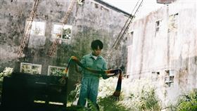 吳青峰太空船MV
照片：環球音樂