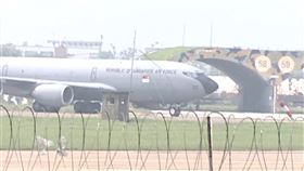 新加波「運輸機」現身小港　接受傷「星光部隊」傘兵回國