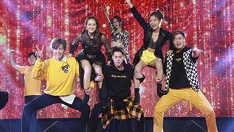 擠成豪巨乳⋯《炮仔聲》女星尾牙脫了