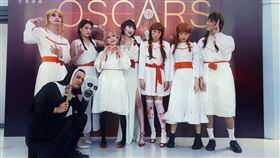 女星們扮成「安娜貝爾」主題，參加所屬經紀晚宴 。（圖／宏將多利安提供）