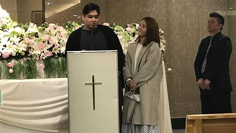 父親呼吸中止症離世⋯女星樓梯間崩潰