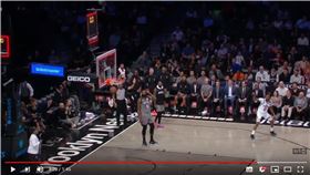 ▲小喬丹（DeAndre Jordan）傳球變失誤，對手抄截投進壓哨球。（圖／翻攝自NBA on TNT）