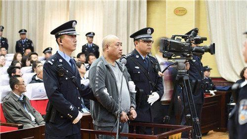 東方開膛手殺11女　逃28年終伏法