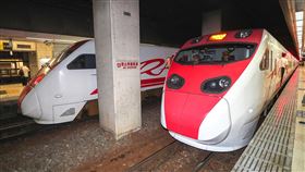 普悠瑪太魯閣實施雙人乘務（1）台鐵普悠瑪列車21日發生出軌翻覆意外釀重大傷亡，30日起台鐵新自強號列車，包括普悠瑪和太魯閣號實施雙人乘務。中央社記者裴禛攝　107年10月30日