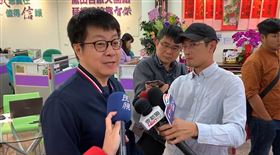 尹立說二階連署最快春節期間展開。黃捷