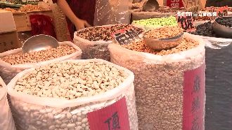 年貨街零嘴小漲　進口鮑魚、干貝降價