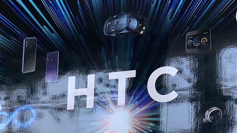 宏達電攜手設計師江奕勳　登巴黎時裝