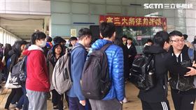 ▲109學測第二天，師大附中 （圖／簡若羽攝影）