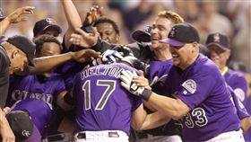 ▲科羅拉多洛磯引退17號與33號球衣。（資料照／美聯社／達志影像）