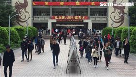 ▲109學測第二天，師大附中 （圖／簡若羽攝影）