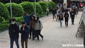 ▲109學測第二天，師大附中 （圖／簡若羽攝影）