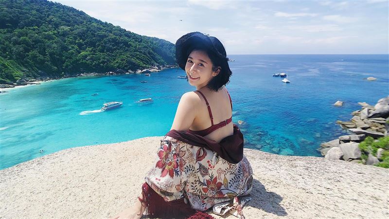 女星尾牙太辣遭貼身　這反應被網讚爆
